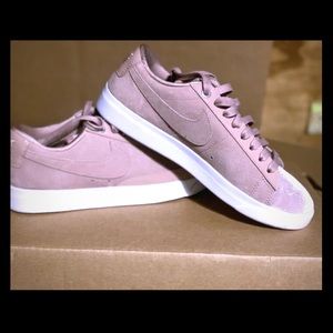 Velvet Nike women’s shoes